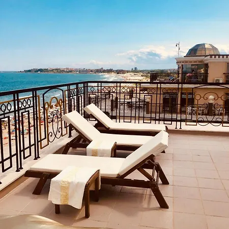 Апартамент Penthouse Happy Moments *