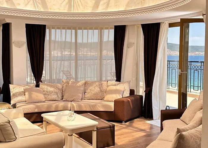 Penthouse Happy Moments