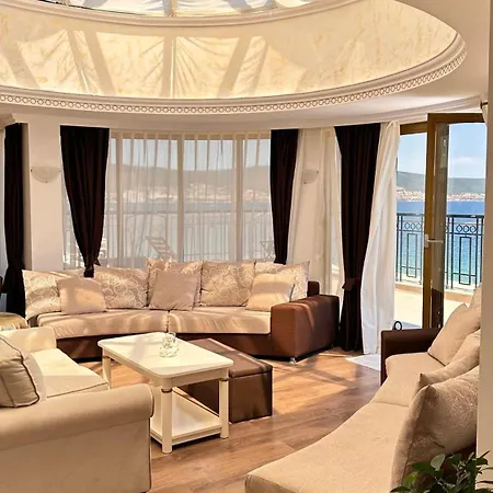 Penthouse Happy Moments